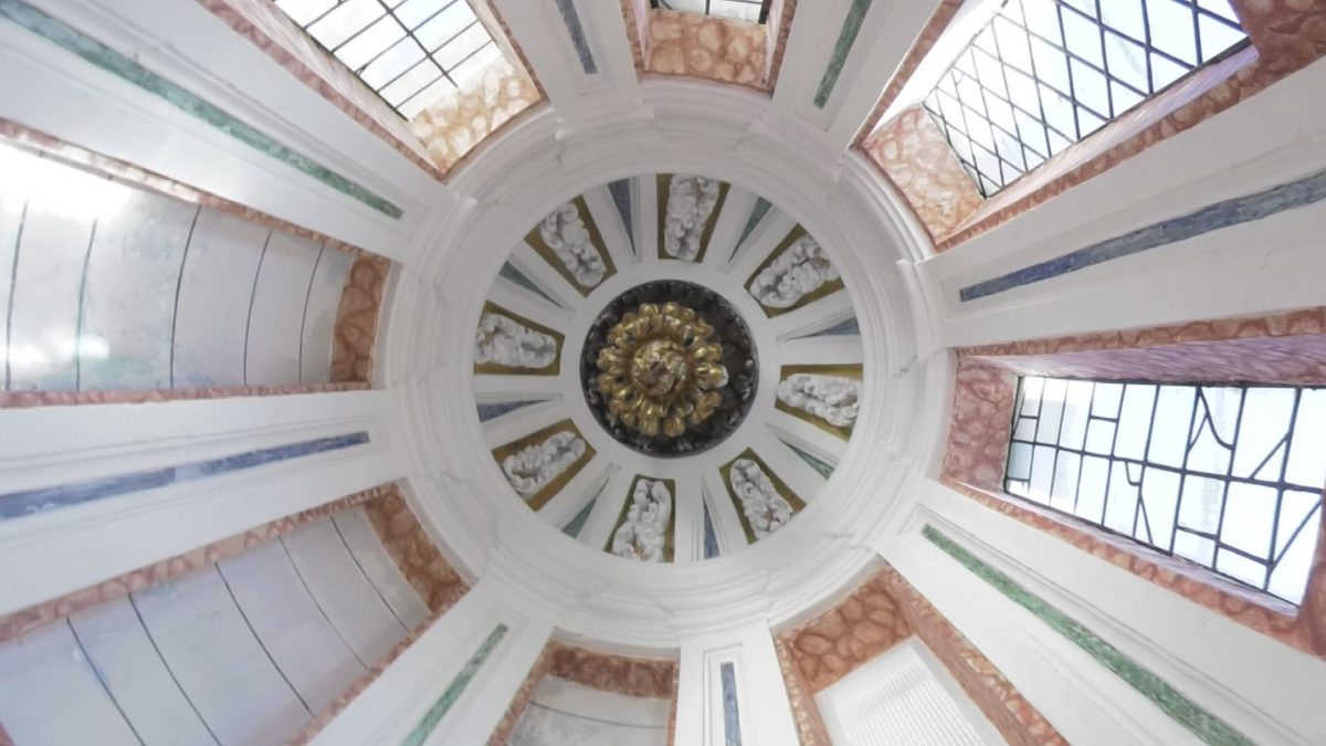 El cielo de colores de las capillas de la Iglesia de los Carmelitas