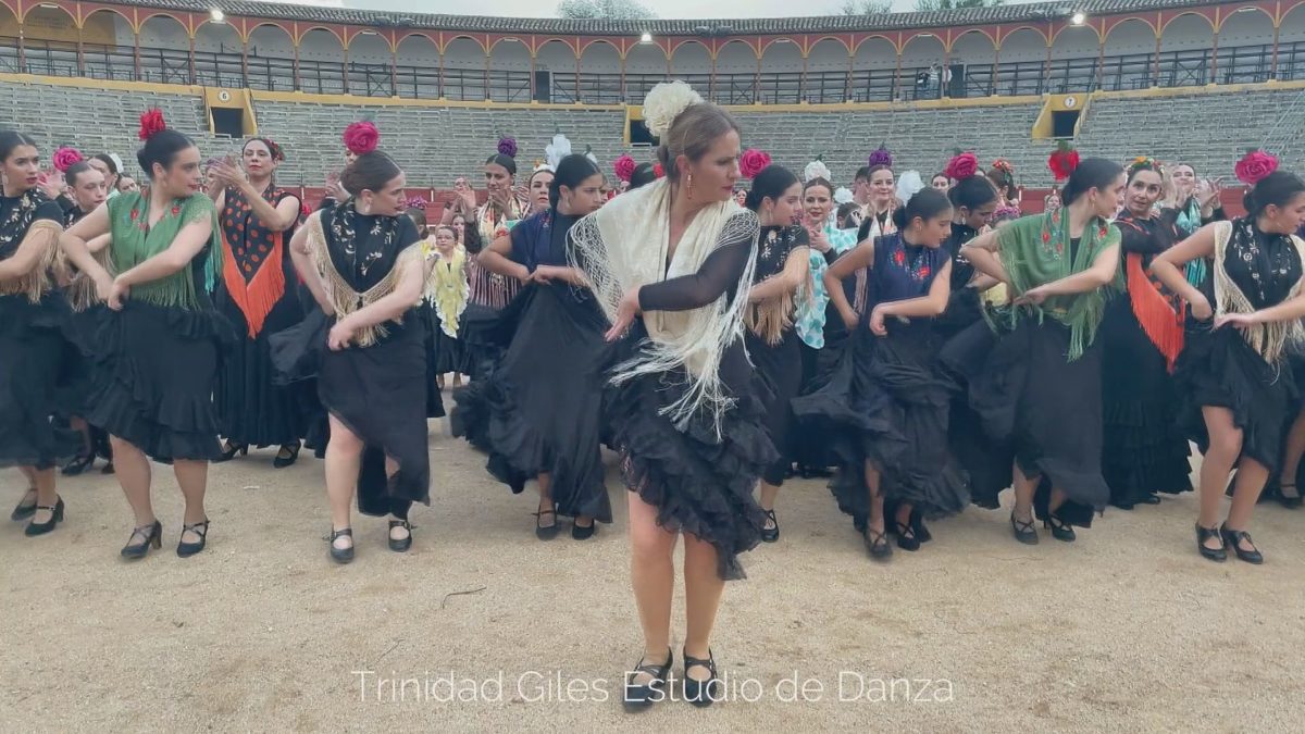 Trinidad Giles y sus alumnas celebran el Día Mundial del Flamenco