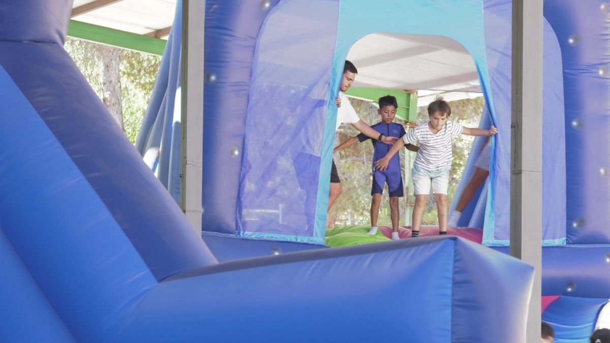 24 niños disfrutan del campamento de Cáritas Diocesana
