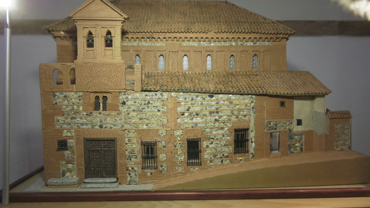 Del cuidado a la forma: La sinagoga hecha maqueta