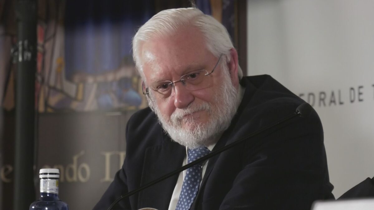 Broche de oro para el Balcón de la Reina