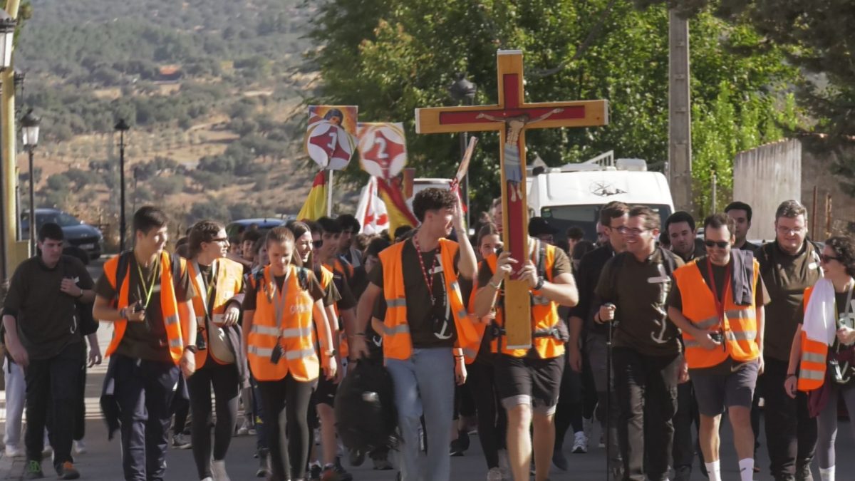 Jóvenes y familias peregrinan juntos a Guadalupe