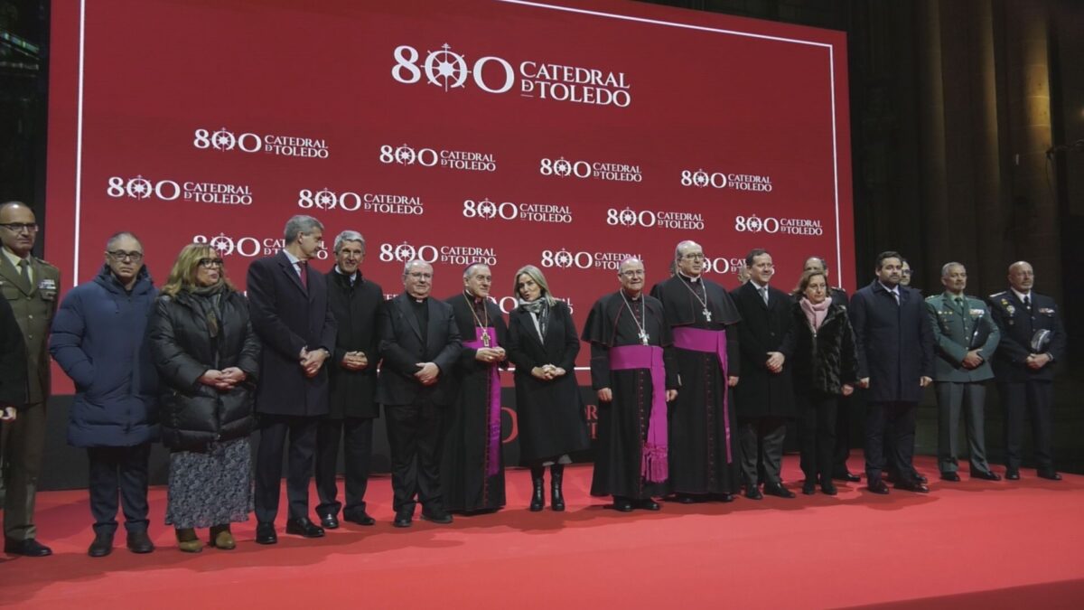 Diferentes autoridades presiden el pregón del VIII Centenario de la Catedral Primada