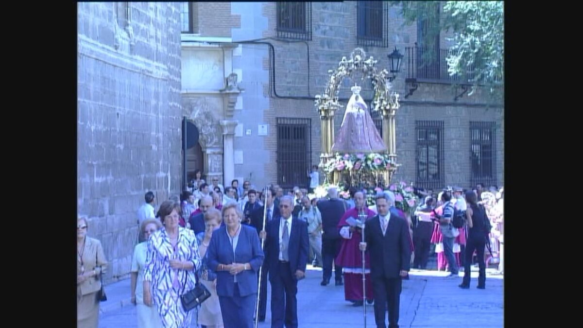 Salida extraordinaria de la Virgen del Sagrario en 2004